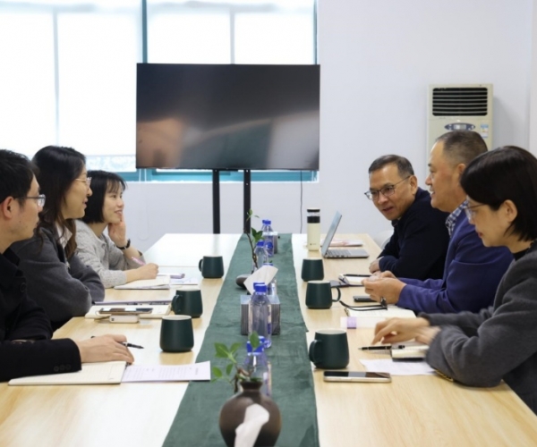 体贴眷注落实处，，，，，，政企同心营生长