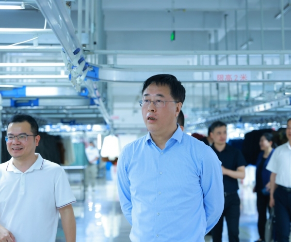 农行总行田继敏向导一行调研第一娱乐丝绸 共探银企相助新机缘